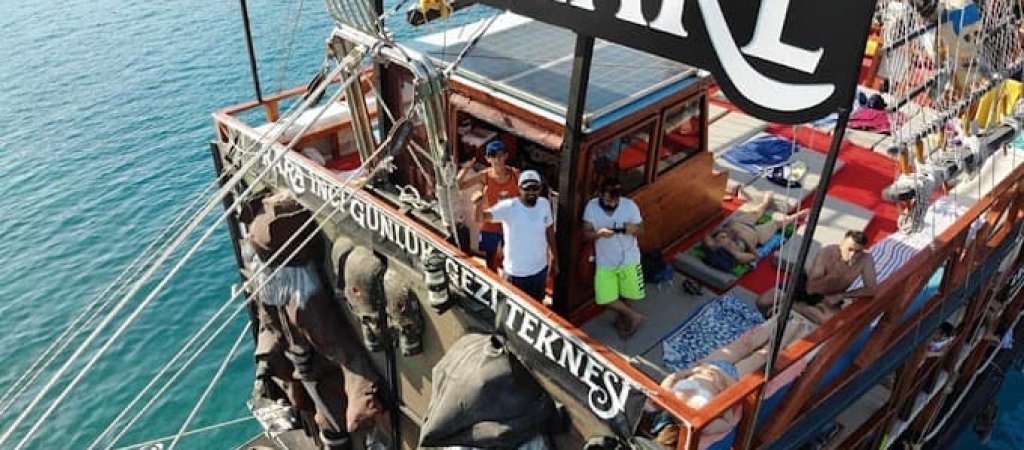 Ekim Ayında Ölüdeniz Black Pearl Tekne Turu | DJ, Köpük Partisi & Fiyatlar